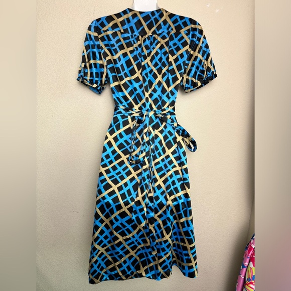 Banana Republic Blue & Tan Abstract Geometric Plaid Silky Feel Wrap Dress 4 - Picture 7 of 11